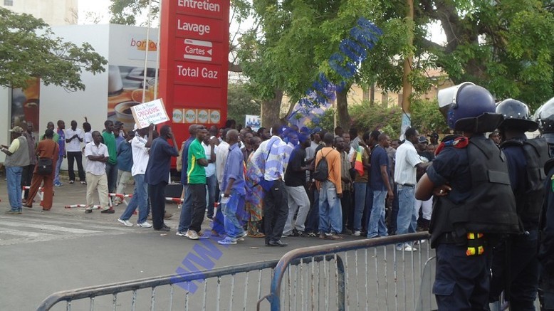 En direct de l'Assemblée nationale: climat très tendu à l'extérieur comme à l'intéreur