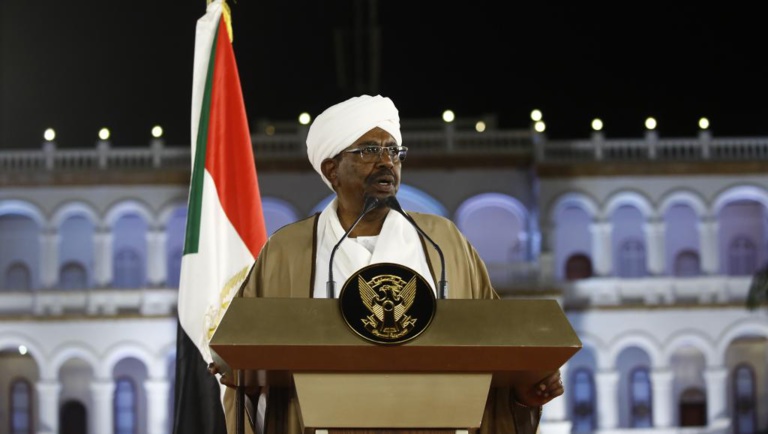 Soudan: le président Béchir limoge le gouvernement et proclame l'état d'urgence