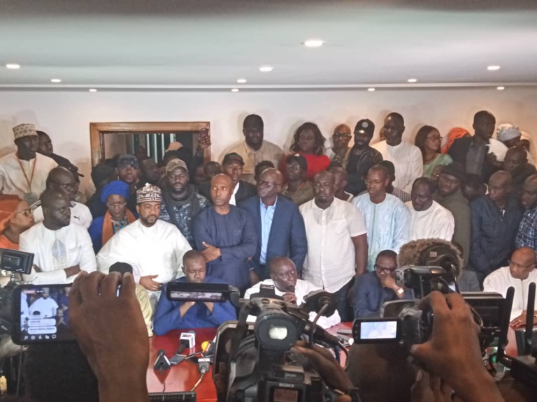 Idrissa Seck met en garde: "le peuple n'acceptera pas une victoire au premier tour préfabriquée" Idrissa Seck met en garde: "le peuple n'acceptera pas une victoire au premier tour préfabriquée"