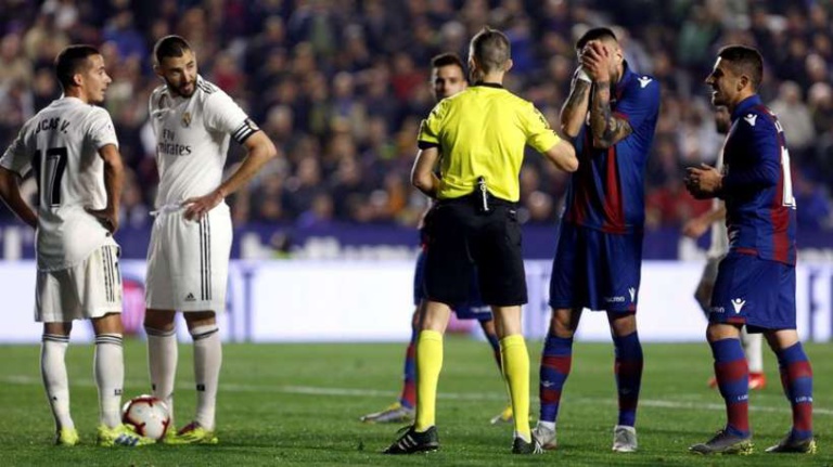 Liga : le Real Madrid s’impose à Levante dans un match marqué par la polémique