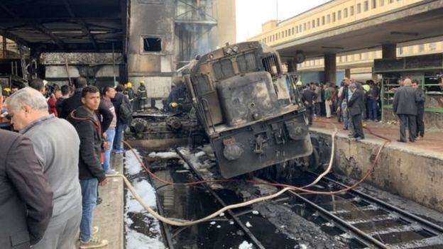 Un accident de train à l’origine d’un incendie meurtrier au Caire