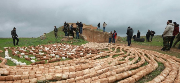 Syrie: l'armée annonce avoir découvert huit tonnes d'explosifs dans le sud Syrie: l'armée annonce avoir découvert huit tonnes d'explosifs dans le sud