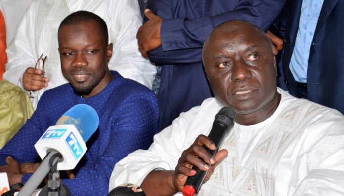 Ousmane Sonko appelle l'opposition et la Société civile à forcer Macky à faire des réformes pour consolider la démocratie