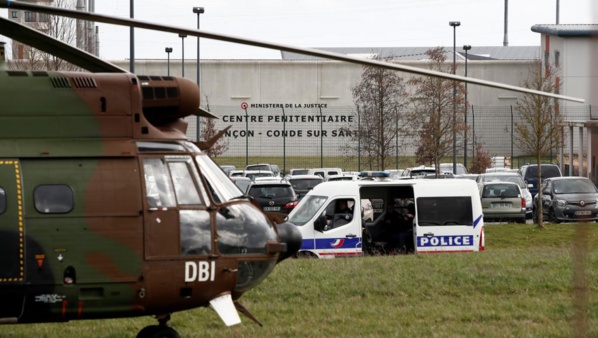 France: un détenu radicalisé agresse deux gardiens de prison à l'arme blanche France: un détenu radicalisé agresse deux gardiens de prison à l'arme blanche