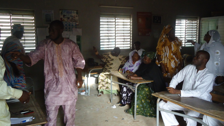 VIDEOS & PHOTOS: Les 3millions du PDS sèment la discorde à Golf Sud, le député Fatou Aïdara vilipendée