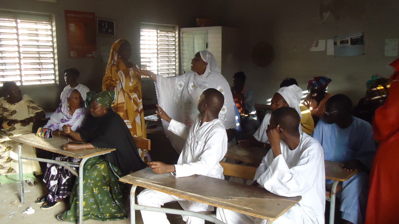 VIDEOS & PHOTOS: Les 3millions du PDS sèment la discorde à Golf Sud, le député Fatou Aïdara vilipendée