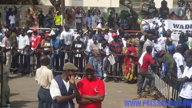 Direct Place de l'Obélisque: "Ma waxone waxett" de Wade fait fureur