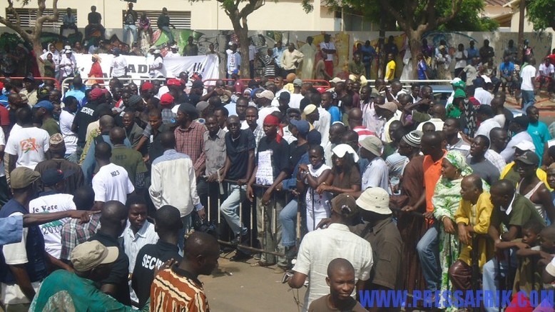 Direct Place de l'Obélisque: "Ma waxone waxett" de Wade fait fureur