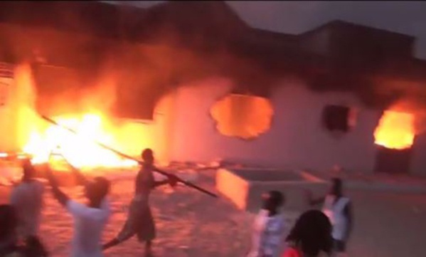 Violent incendie à Kaffrine : plus de 30 cases réduites en cendres et d'autres dégâts matériels Violent incendie à Kaffrine : plus de 30 cases réduites en cendres et d'autres dégâts matériels