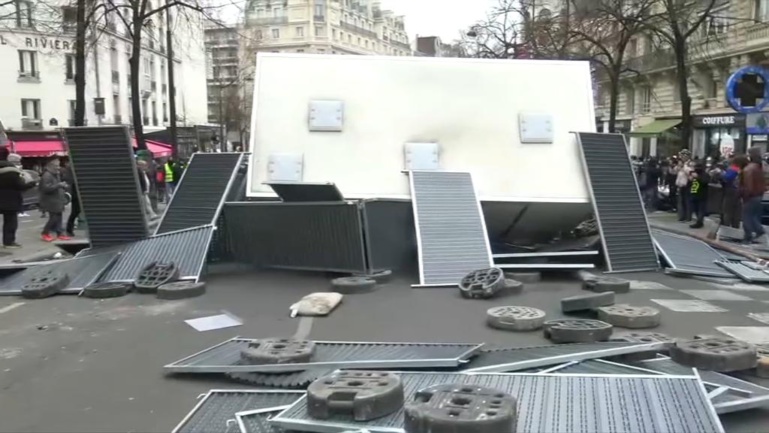 #GiletsJaunes: premiers affrontements notés à Paris pour le 18e rassemblement