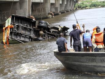 Deuil national en Côte d'Ivoire après l'accident de bus à Abidjan