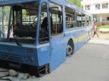 (Dernière minute) UCAD : Les étudiants ont saccagés les Deux bus pris en otage