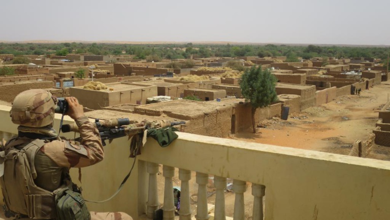 Sahel: les chefs d'état-major français et britannique main dans la main