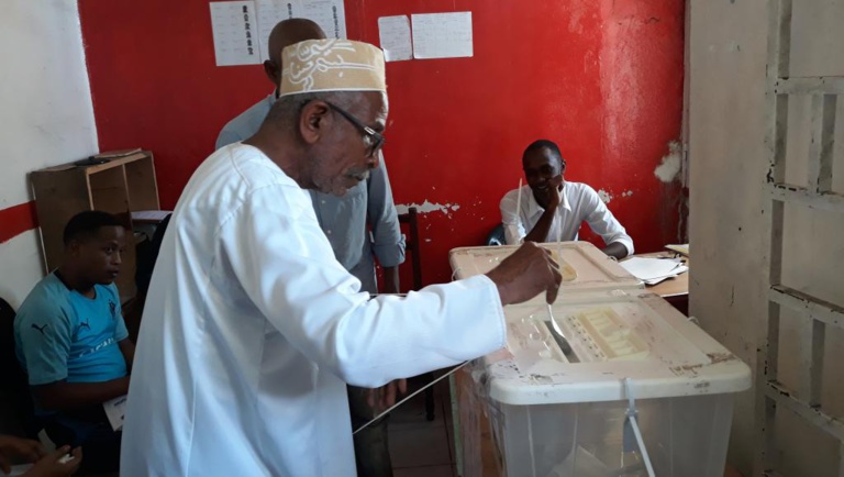 Les Comores votent pour le premier tour de l'élection présidentielle Les Comores votent pour le premier tour de l'élection présidentielle