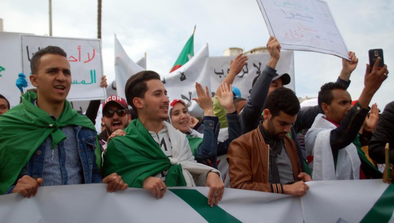 Contestation en Algérie: à Oran aussi, la mobilisation ne faiblit pas Contestation en Algérie: à Oran aussi, la mobilisation ne faiblit pas