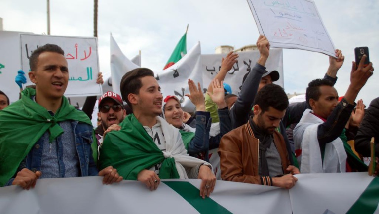 Contestation en Algérie: à Oran aussi, la mobilisation ne faiblit pas