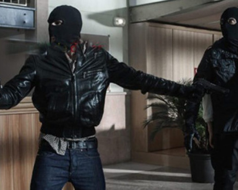 Braquage à Nietty Mbar : Trois braqueurs arrêtés, deux en fuite et activement recherchés Braquage à Nietty Mbar : Trois braqueurs arrêtés, deux en fuite et activement recherchés