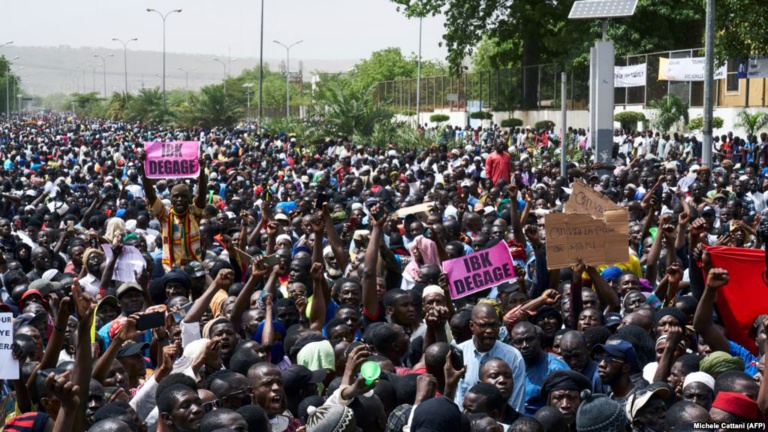 Manifestation à Bamako: un policier blessé et une dizaine de manifestants interpellés Manifestation à Bamako: un policier blessé et une dizaine de manifestants interpellés