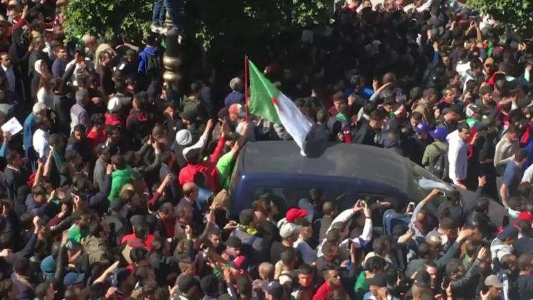 Bensalah, dégage!": à Alger, les étudiants crient leur colère