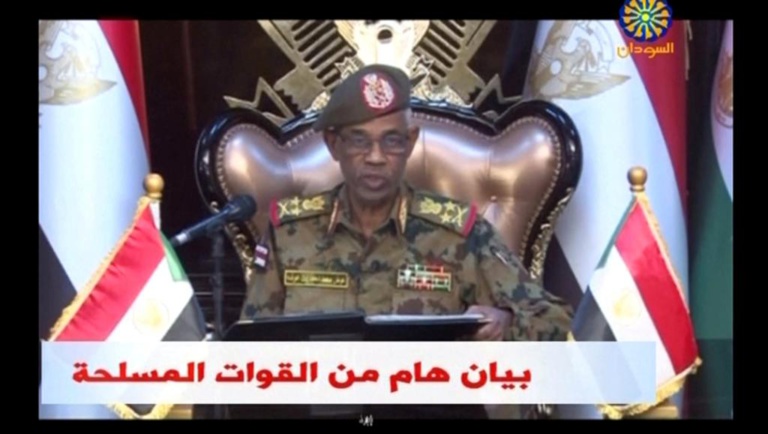 Soudan: le général Awad Benawf à la tête du Conseil militaire de transition