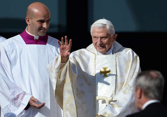Benoît XVI attribue la pédophilie dans l’Eglise à Mai 68 et à « l’absence de Dieu »