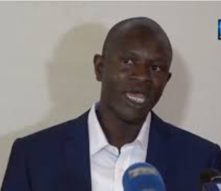 "Corruption des députés de BBY": Dr Babacar Diop réclame des poursuites judiciaires contre Macky Sall "Corruption des députés de BBY": Dr Babacar Diop réclame des poursuites judiciaires contre Macky Sall