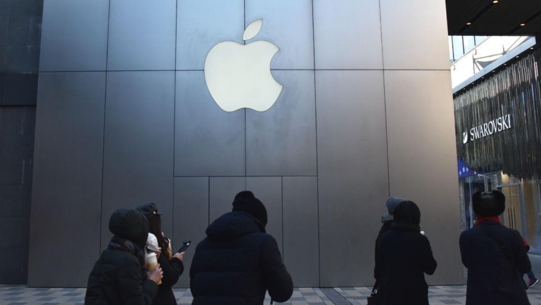 Arrêté suite à une erreur de logiciel, Ousmane Bah réclame près de 600 milliards Fcfa à Apple Arrêté suite à une erreur de logiciel, Ousmane Bah réclame près de 600 milliards Fcfa à Apple