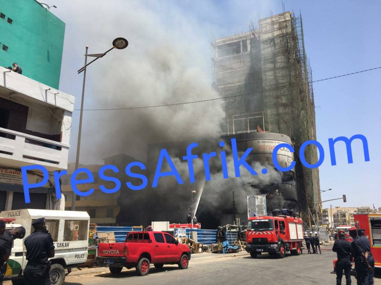 Les images du « combat » entre sapeurs-pompiers et incendie de l’immeuble en centre-ville Les images du « combat » entre sapeurs-pompiers et incendie de l’immeuble en centre-ville