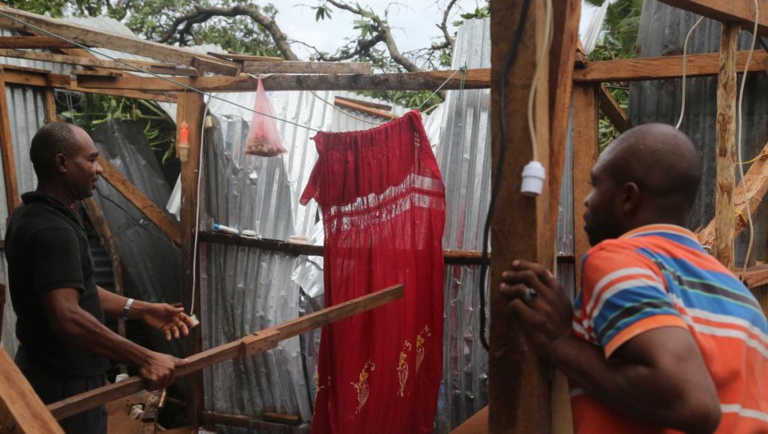 Les Comoriens sous le choc après le passage du cyclone Kenneth Les Comoriens sous le choc après le passage du cyclone Kenneth