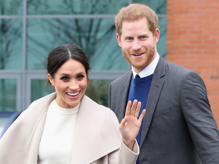 Meghan Markle sur le point d'accoucher ? Une ambulance aperçue près de son domicile laisse planer le doute Meghan Markle sur le point d'accoucher ? Une ambulance aperçue près de son domicile laisse planer le doute