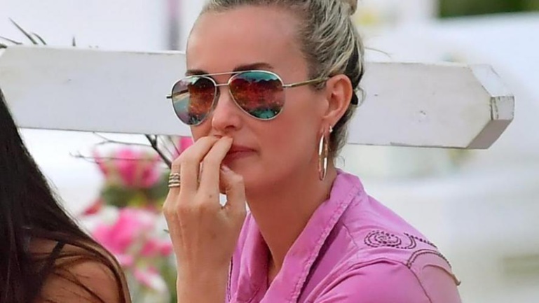 Laeticia Hallyday réagit à la vente du disque d'or de Johnny Hallyday pour la recherche contre le cancer Laeticia Hallyday réagit à la vente du disque d'or de Johnny Hallyday pour la recherche contre le cancer