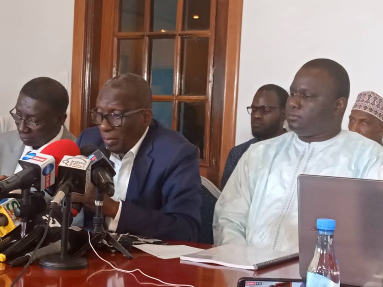 Mamadou Diop "Decroix" démontre comment Macky a profité de près d'un million de votes fictifs Mamadou Diop "Decroix" démontre comment Macky a profité de près d'un million de votes fictifs
