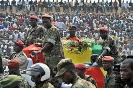 Mali : Funérailles des élèves officiers d’active compagnons de  Fatou Seck Gningue  en présence du Président