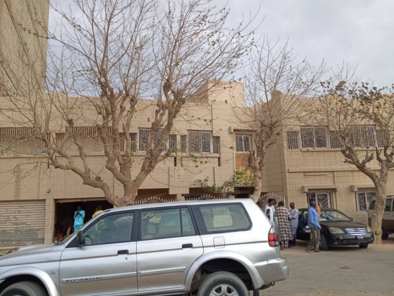 Décès de Béthio Thioune, Affluence des proches et disciples à son domicile à Mermoz Décès de Béthio Thioune, Affluence des proches et disciples à son domicile à Mermoz