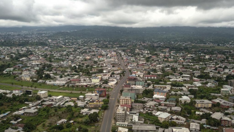 Cameroun anglophone: le Premier ministre en opération séduction à Buea