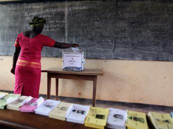 Cameroun: la France lâche-t-elle Paul Biya ?