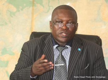 Le président du Csac, Abbé Jean Bosco Bahala Okw’ Ibale, lors d’un point de presse le 28/09/2011 à Kinshasa (site web Radio Okapi.net) Radio Okapi/ Ph. John Bompengo