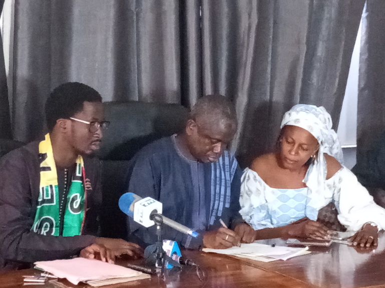 Khalifa Sall: Seydi Gassama signe une pétition pour la libération de l’ex-maire et lance un appel Khalifa Sall: Seydi Gassama signe une pétition pour la libération de l’ex-maire et lance un appel