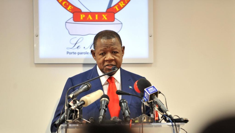 RDC: l'affaire du vrai-faux diamant de Lambert Mende crée la polémique