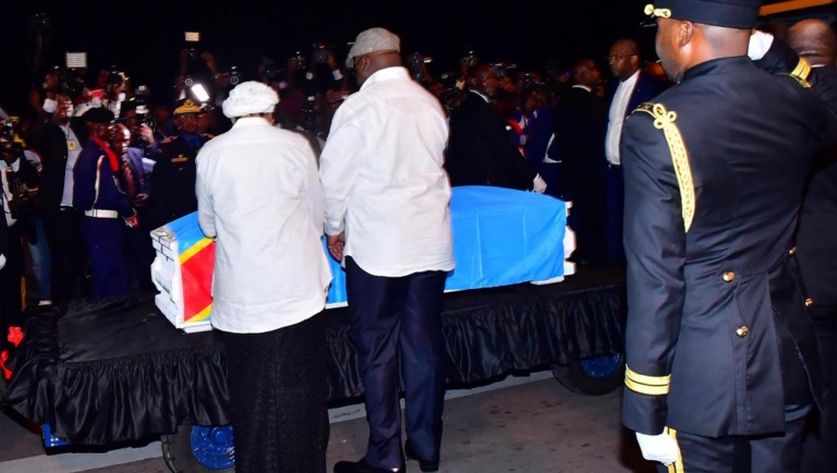 Retour du corps d’Étienne Tshisekedi: l’UDPS célèbre son héros Retour du corps d’Étienne Tshisekedi: l’UDPS célèbre son héros