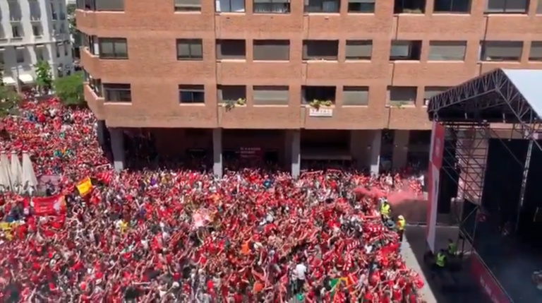 Quand l'hymne des 'Reds' résonne dans tout Madrid