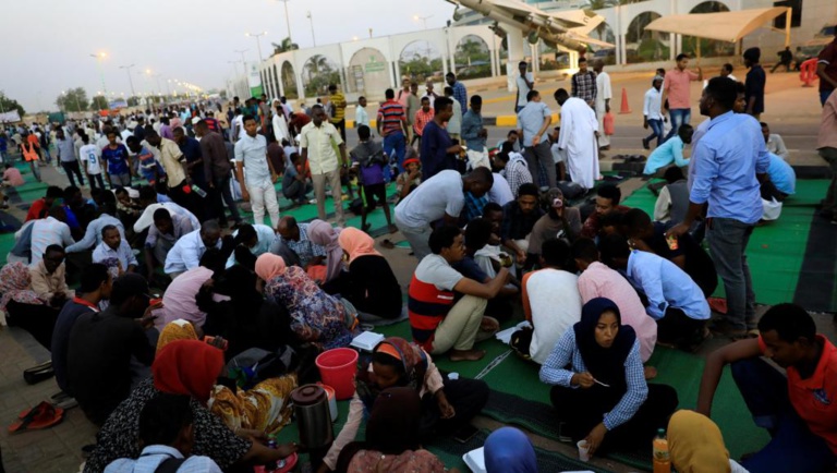 Soudan: un ramadan inédit sans el-Béchir pour les manifestants