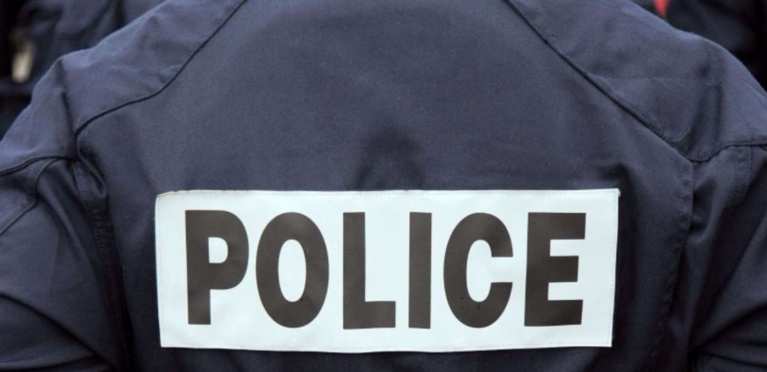 Un homme arrêté à Paris après une attaque au couteau contre des policiers