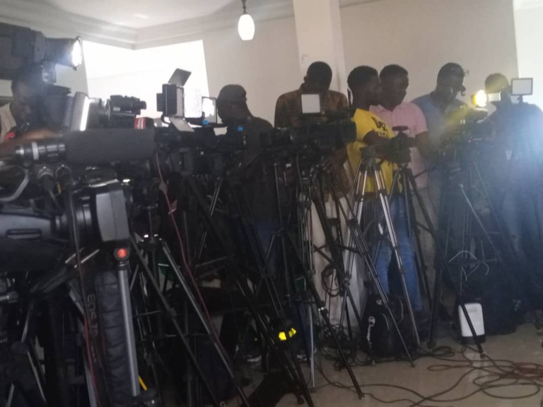 Rencontre des cadres de BBY pour parler du PETRO-GAZ: les journalistes indésirables Rencontre des cadres de BBY pour parler du PETRO-GAZ: les journalistes indésirables