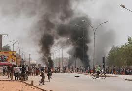 Ndioum : les lycéens manifestent et attendent Wade sur la route