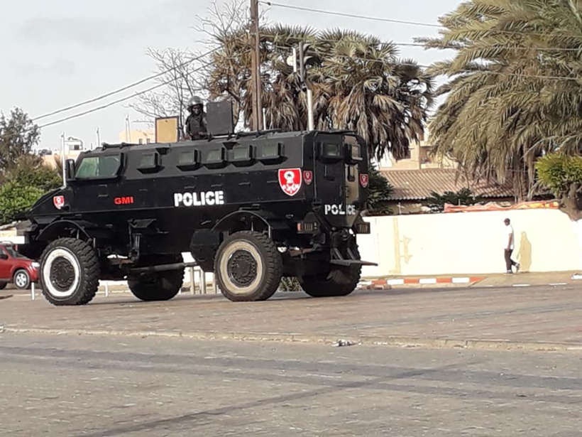 Place de la Nation: Un énorme dispositif sécuritaire sur les lieux pour empêcher le rassemblement de « Aar Li Nu Bokk » Place de la Nation: Un énorme dispositif sécuritaire sur les lieux pour empêcher le rassemblement de « Aar Li Nu Bokk »