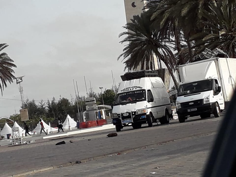 Place de la Nation: Un énorme dispositif sécuritaire sur les lieux pour empêcher le rassemblement de « Aar Li Nu Bokk » Place de la Nation: Un énorme dispositif sécuritaire sur les lieux pour empêcher le rassemblement de « Aar Li Nu Bokk »