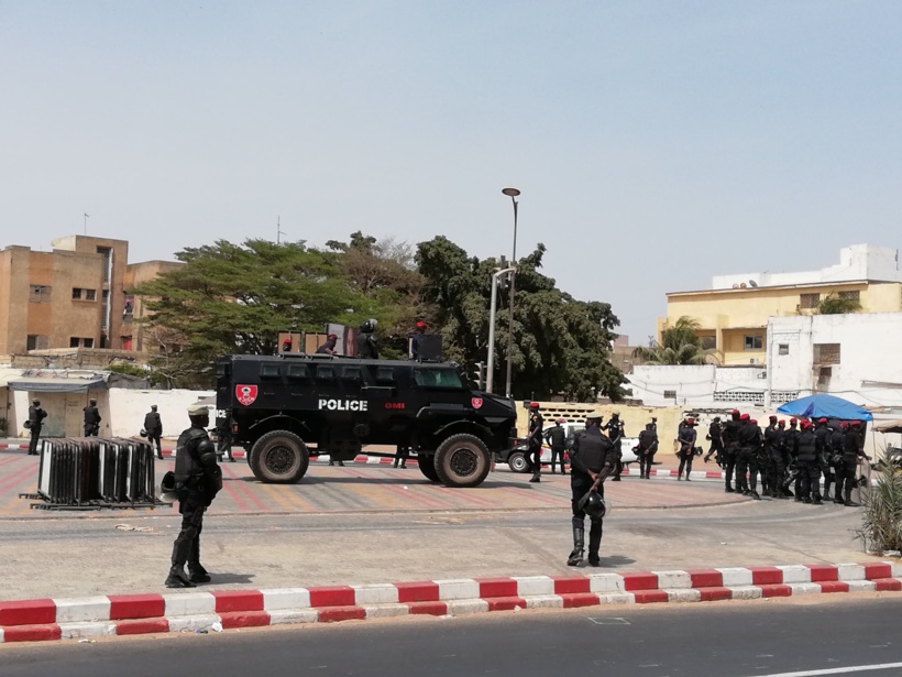 URGENT - Simon de Y’en a marre et plusieurs autres manifestants arrêtés Place de la Nation URGENT - Simon de Y’en a marre et plusieurs autres manifestants arrêtés Place de la Nation