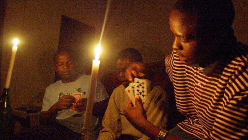 Les Zimbabwéens privés quasi-totalement d'électricité Les Zimbabwéens privés quasi-totalement d'électricité