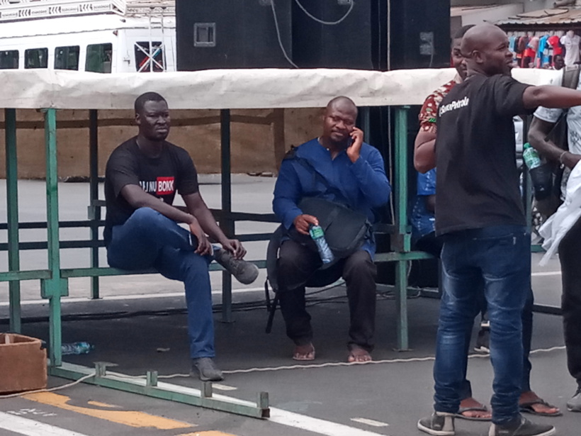 #Petrogaz: rassemblement timide de la plateforme "Aar Li Nu Book" #Petrogaz: rassemblement timide de la plateforme "Aar Li Nu Book"